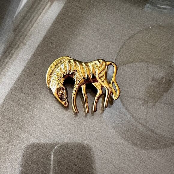 Vintage Gold Zebra Brooch - Picture 5 of 6